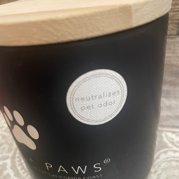 Sand Paws Pineapple Coconut Candle Black Jar Wood Lid Neutralizes Pet Odor 19oz - Picture 2 of 6